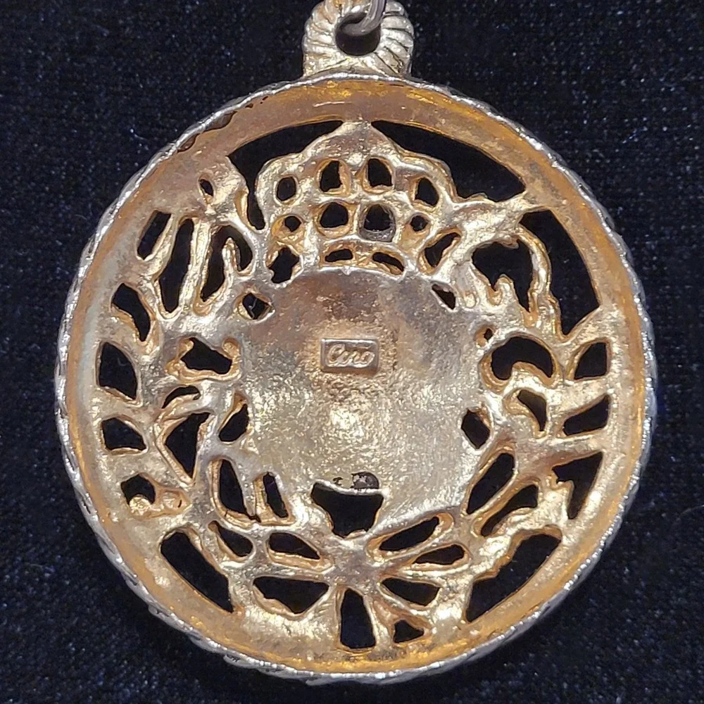 Rare‎ Vintage Coro Gold-Tone Crest Medallion Necklace Rope Chain Statement Piece